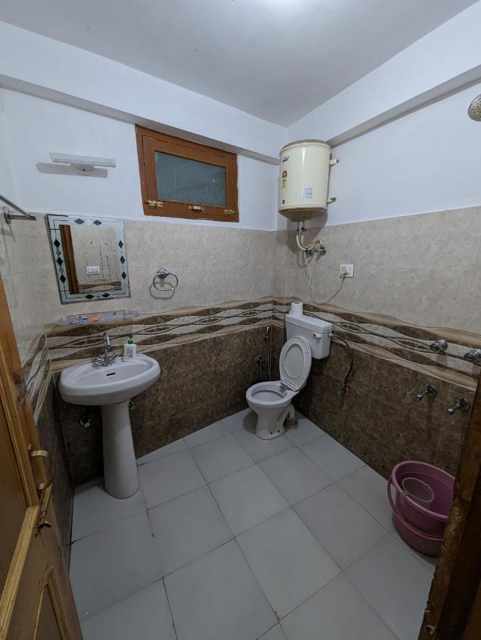 Attic Monkey Cafe & Rooms Manali  Exterior photo