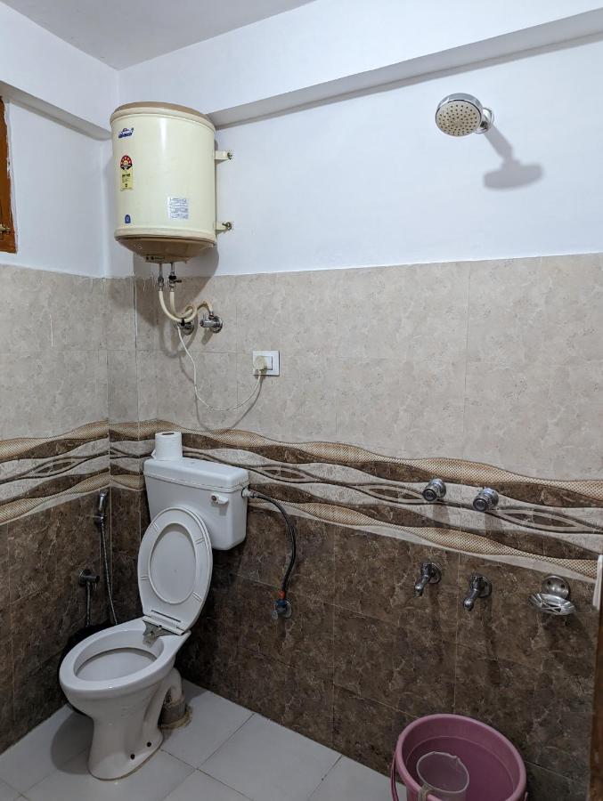Attic Monkey Cafe & Rooms Manali  Exterior photo