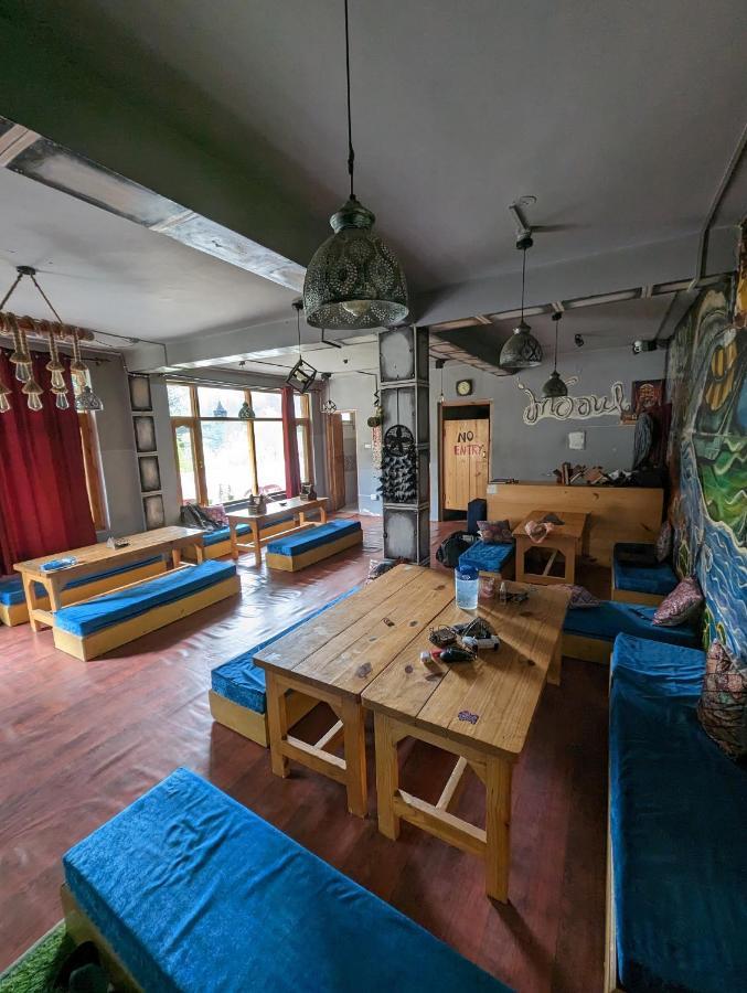 Attic Monkey Cafe & Rooms Manali  Exterior photo