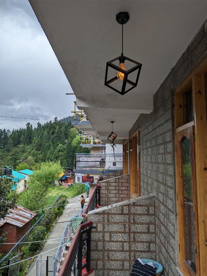 Attic Monkey Cafe & Rooms Manali  Exterior photo