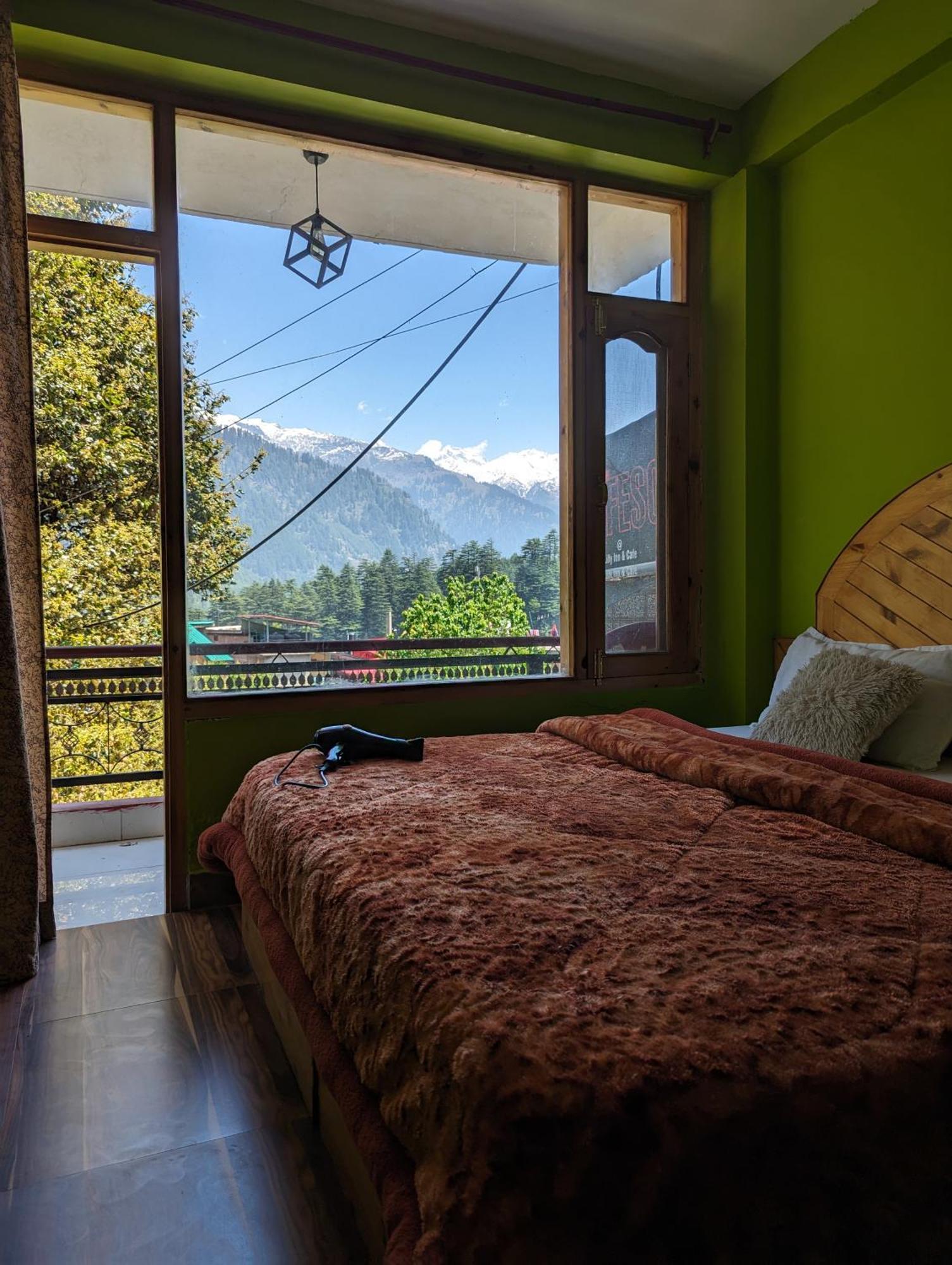 Attic Monkey Cafe & Rooms Manali  Exterior photo